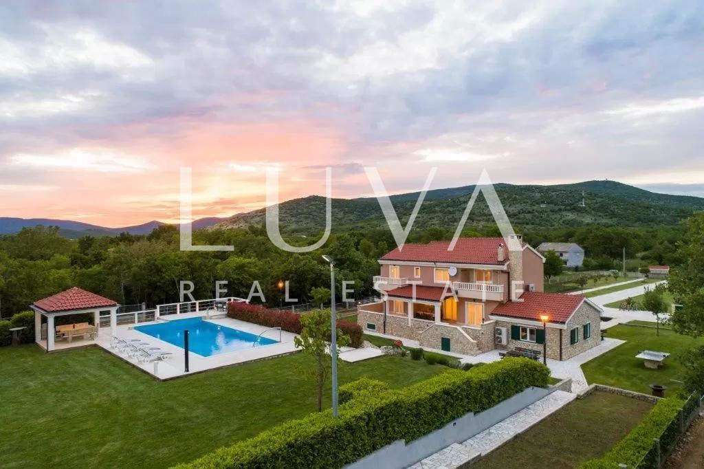 Dicmo, Dalmatia, house with large property, pool and tennis court for sale