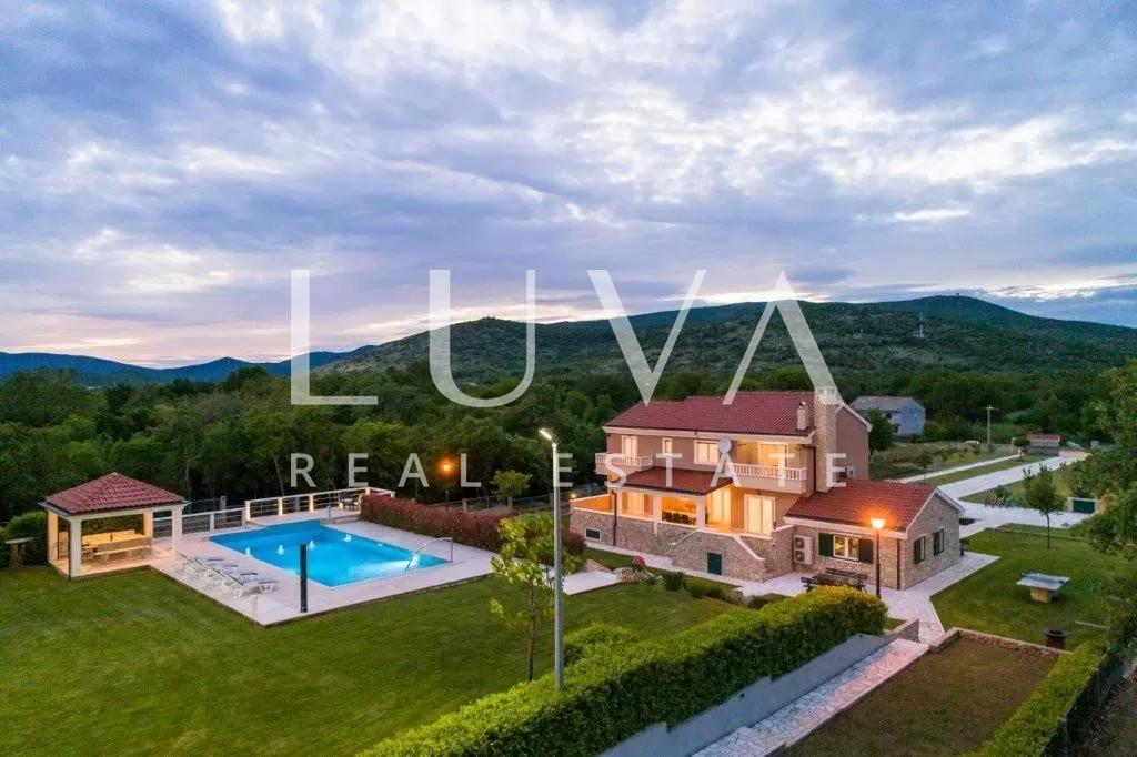 Dicmo, Dalmatia, house with large property, pool and tennis court for sale