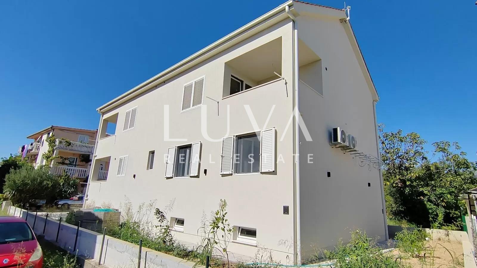 Kaštel Štafilić, house 377m2 with apartments for sale