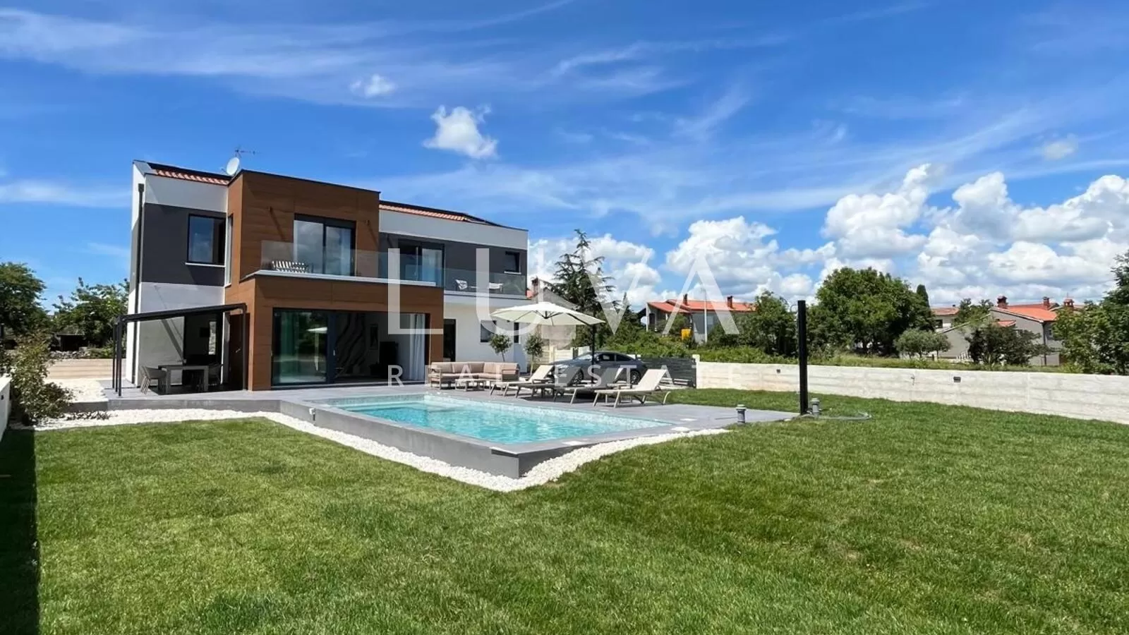 Marčana, moderne Villa mit beheiztem Pool, 215m2