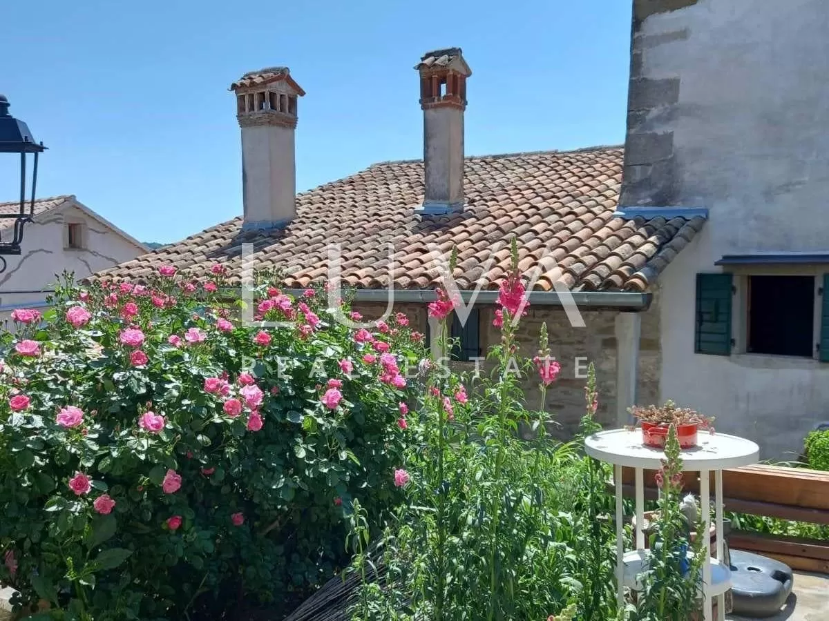 Hum, Istria, historic stone house for sale, investment opportunity