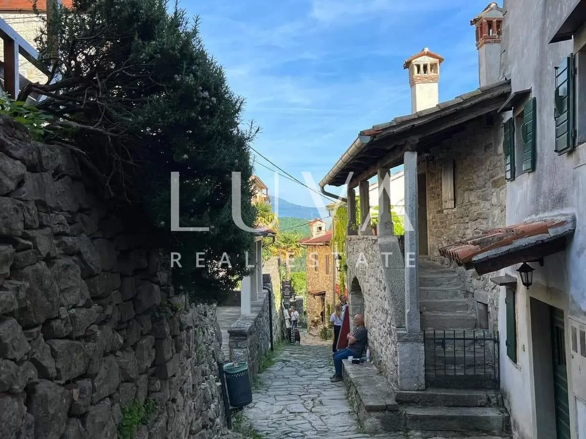 Hum, Istria, historic stone house for sale, investment opportunity