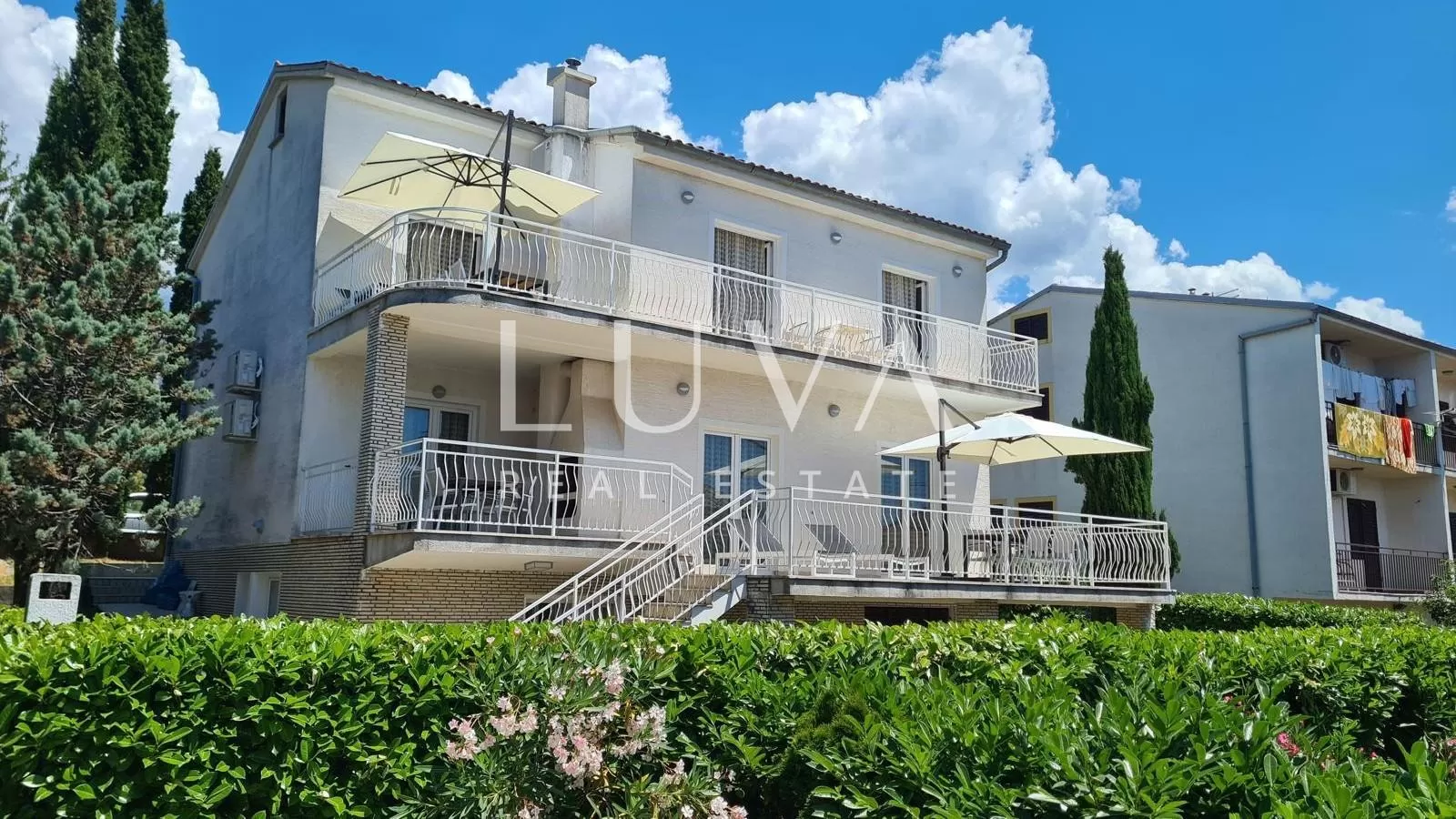 Dramalj, 300m2 Apartment House for Sale