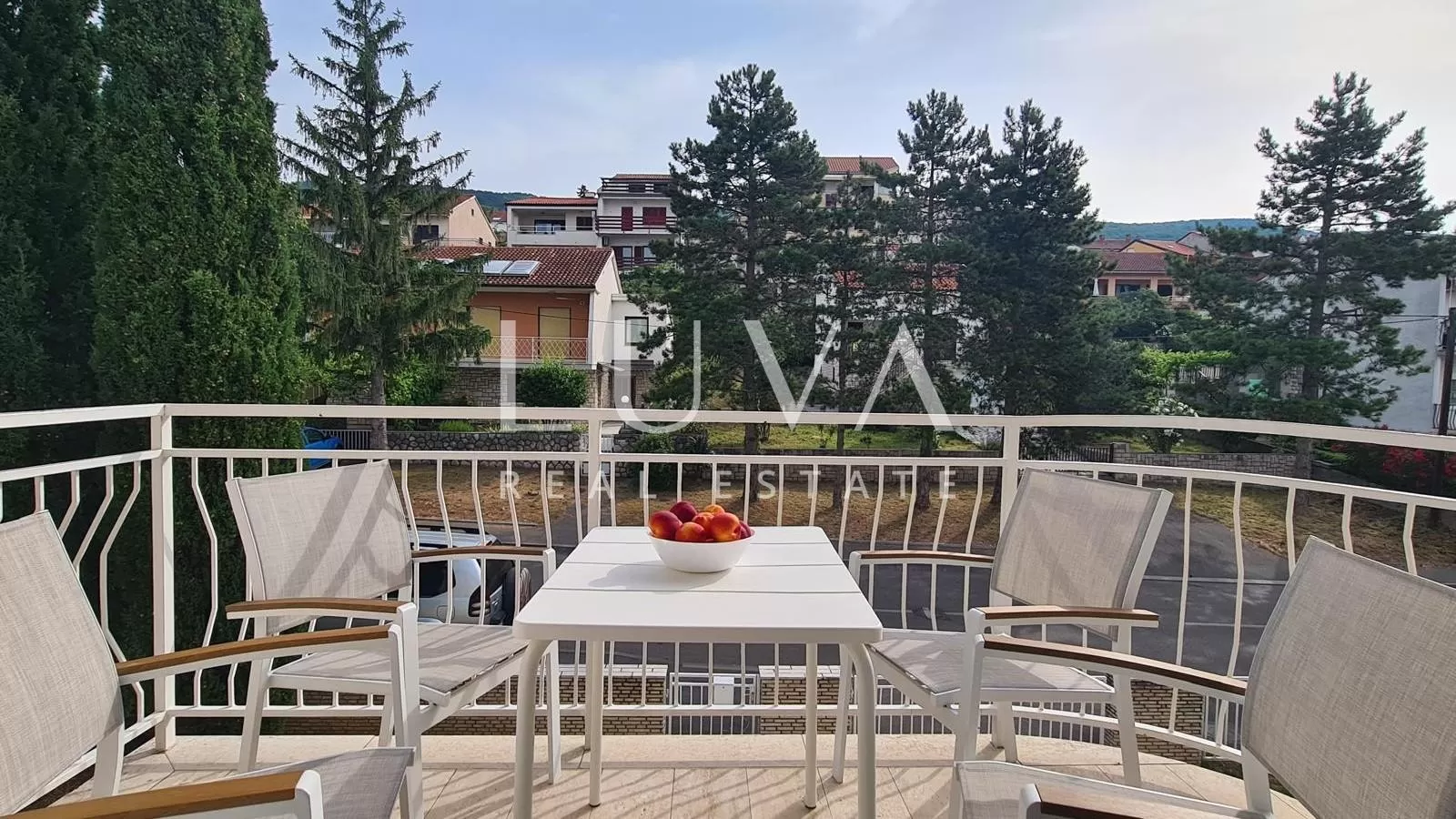 Dramalj, 300m2 Apartment House for Sale