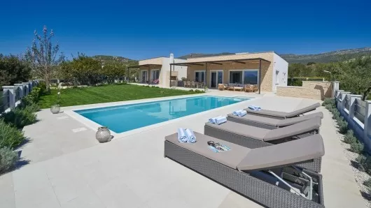 Kaštel Novi, Split, luxury house with a pool for sale