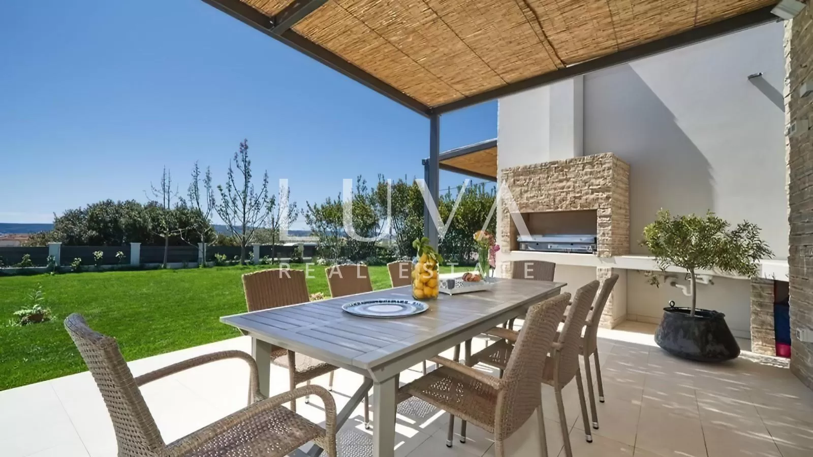 Kaštel Novi, Split, luxury house with a pool for sale