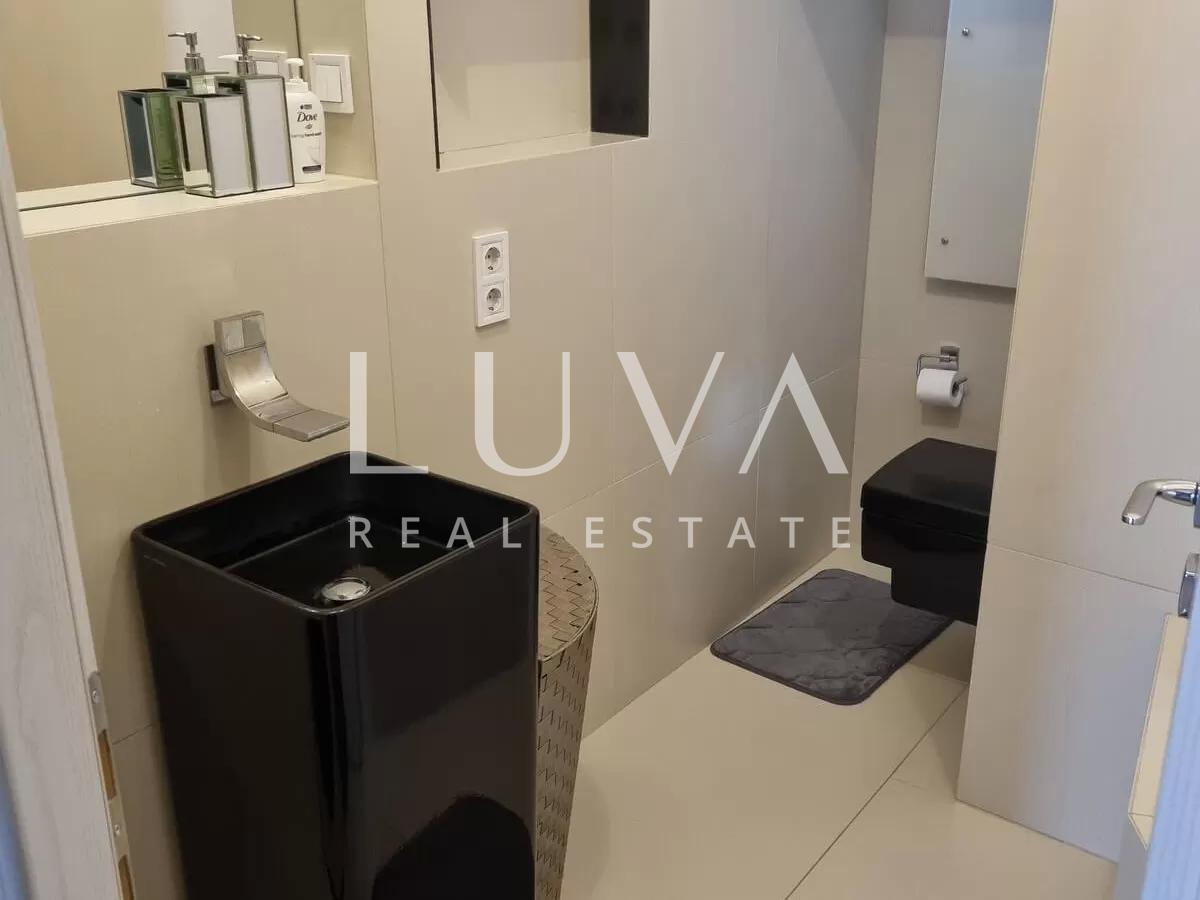 Luxuriously furnished apartment for rent in the center of Zagreb, Svačić Square