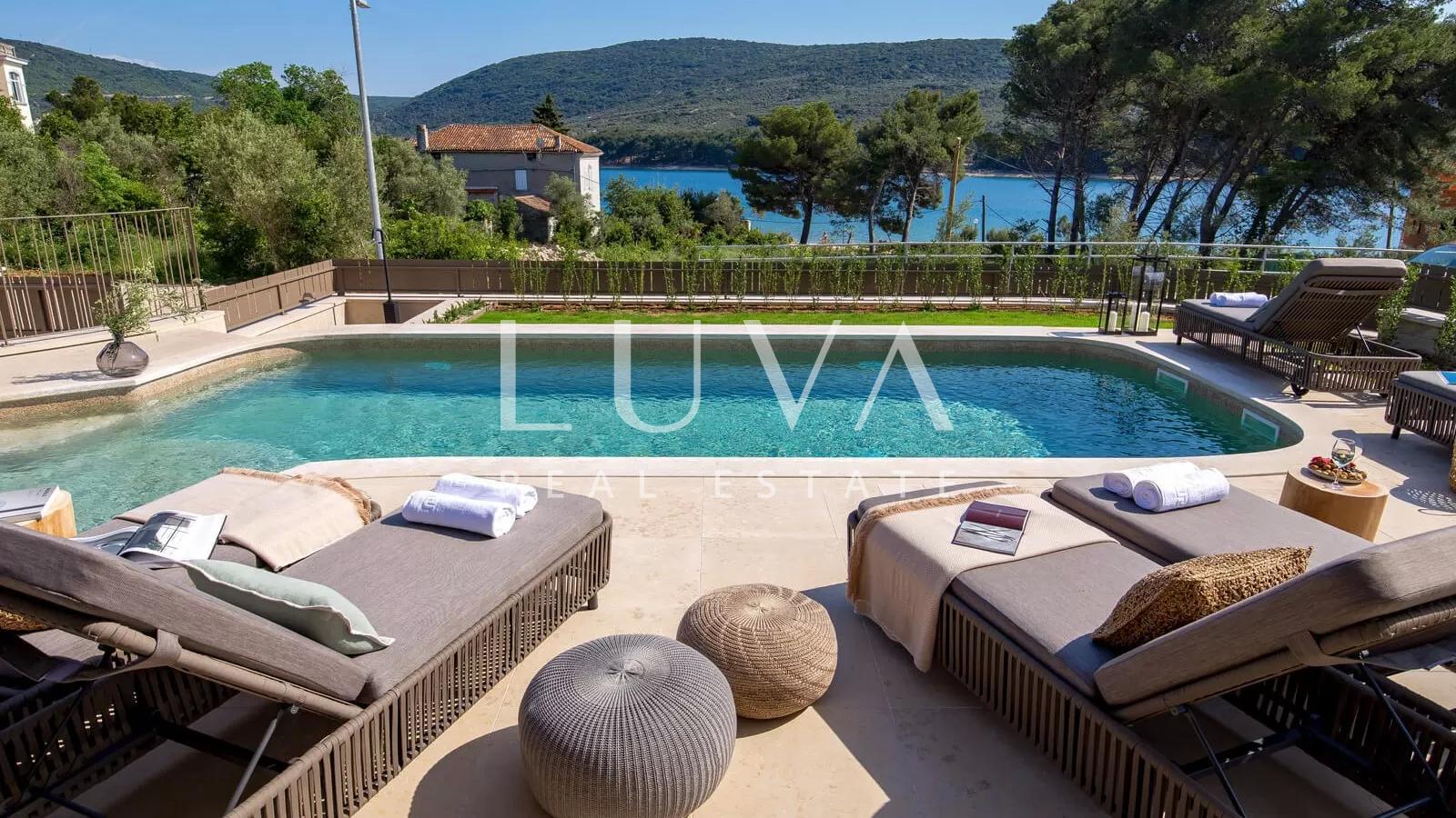 Cres, luxury house with pool by the sea for sale