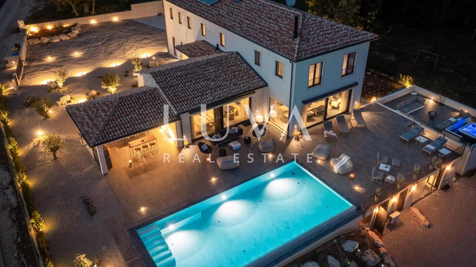 Luxury villa with pool and tennis court, Motovun, Istria