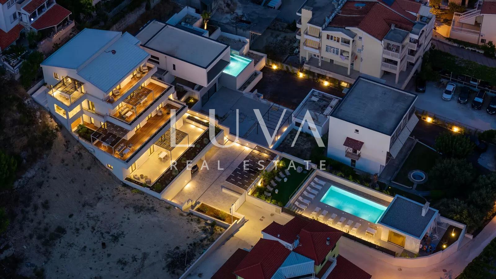 Duće, Omiš, luxury resort with 4 large apartments and a pool by the sea for sale