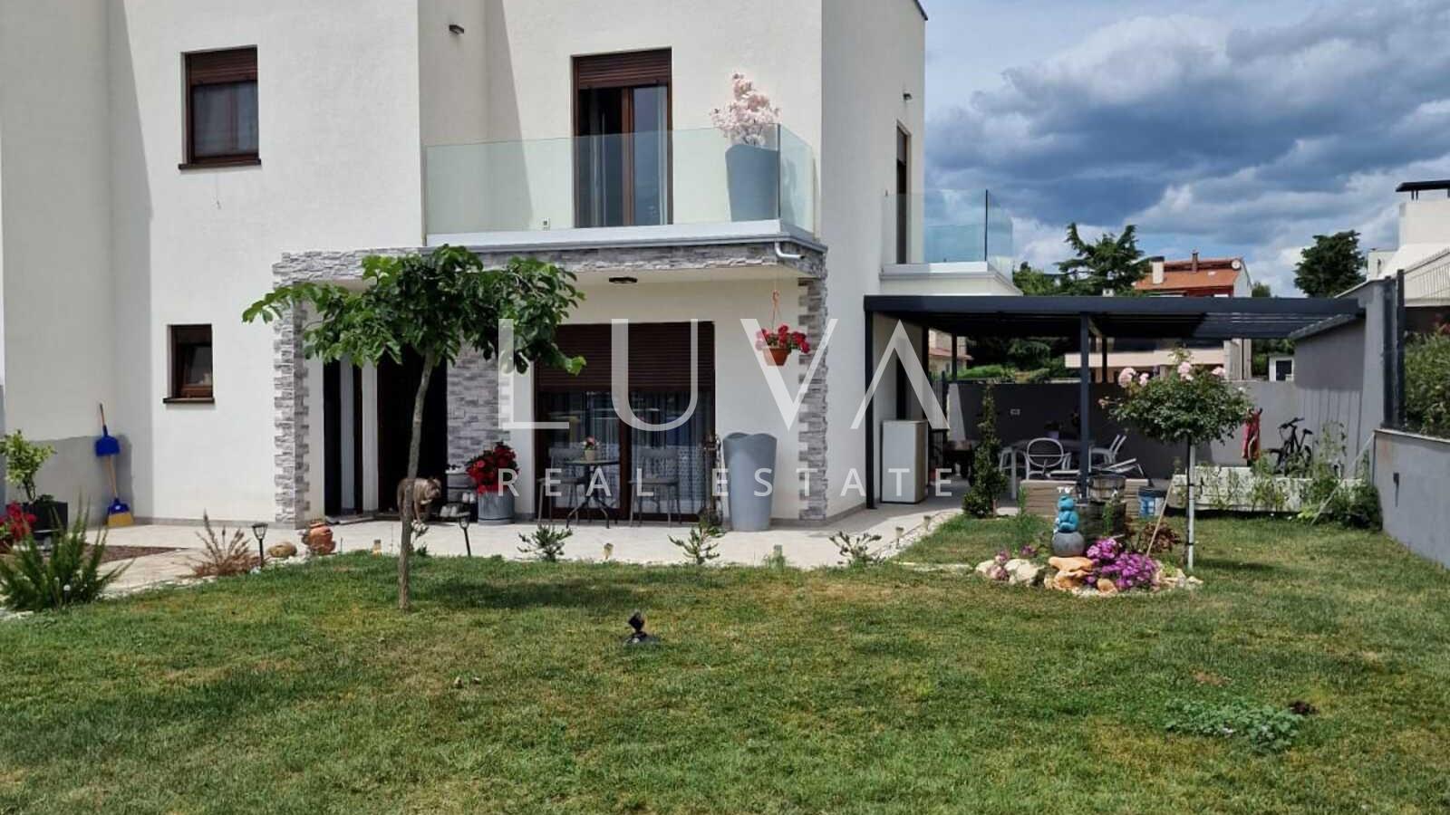 Kaštelir, modern terraced villa with garden, 93m2