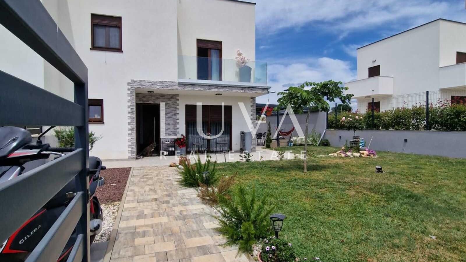 Kaštelir, modern terraced villa with garden, 93m2