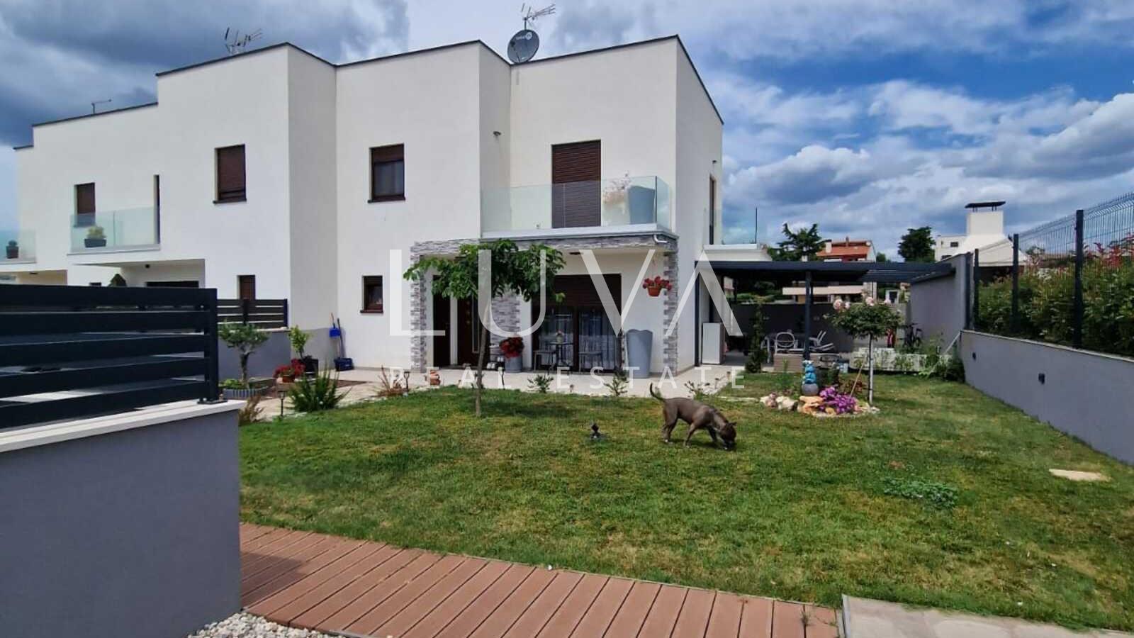 Kaštelir, modern terraced villa with garden, 93m2