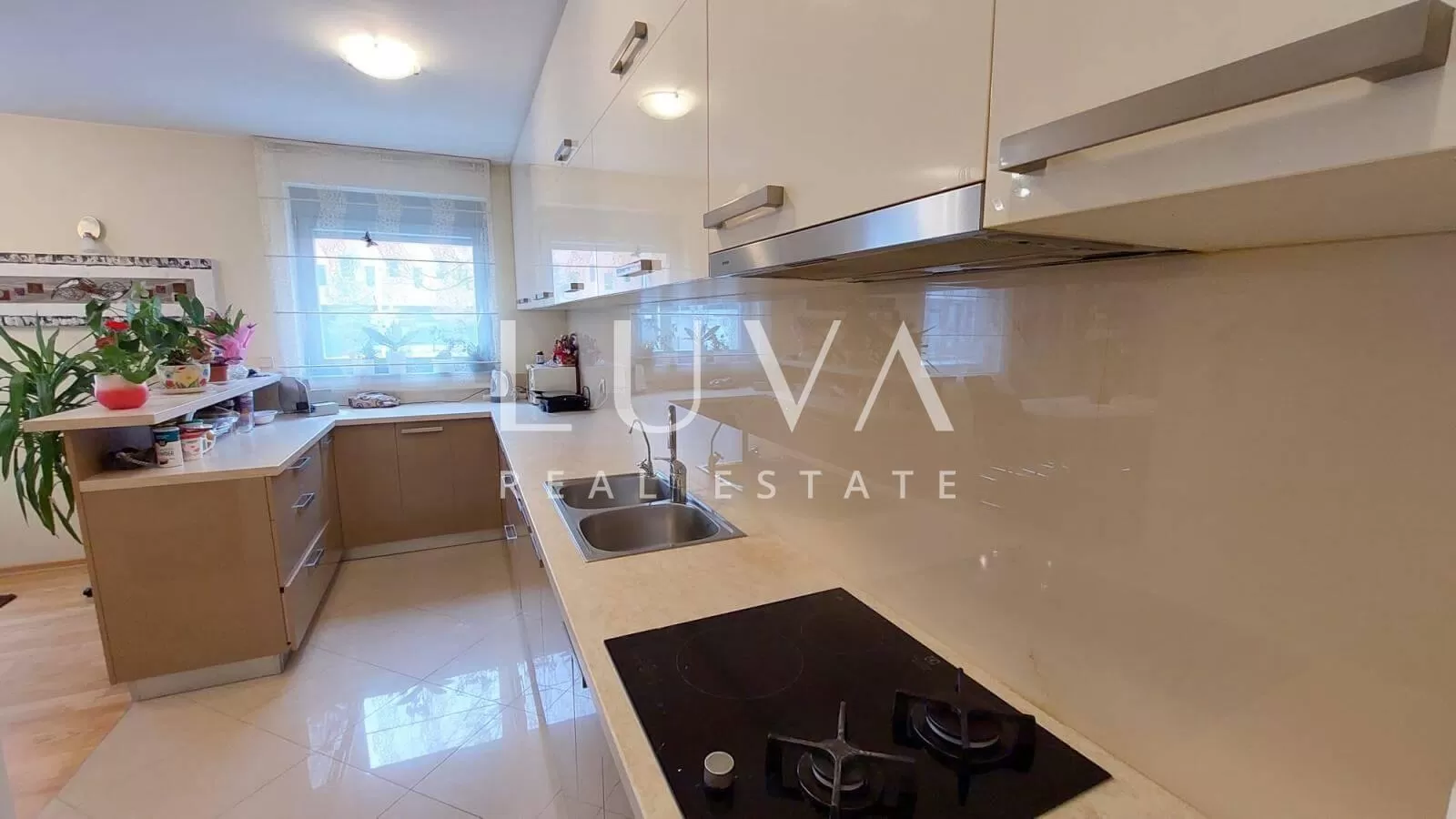 Zagreb, Vrbani III, five-room apartment 120 m2, for sale