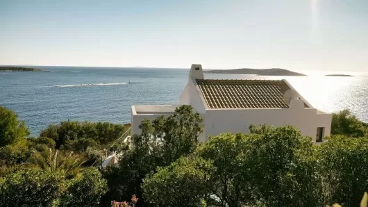 Vis, luxury villa with a pool near the sea for sale