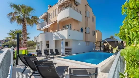 Privlaka, apartment house with a pool for sale